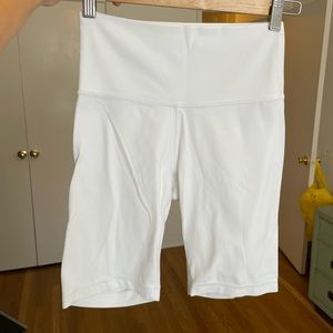 Aritzia TnaBUTTER Cheeky High Rise 9” Biker Short White size S. Never been worn.